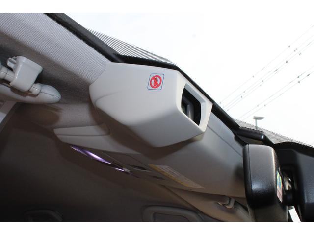 アイサイトはＶｅｒ．３載搭。衝突回避できるスピード域が広くなったのと、後退時の誤発信抑制＆速度リミッターやアクティブレーンキープ車線逸脱抑制も追加され、Ｖｅｒ．２から性能アップ