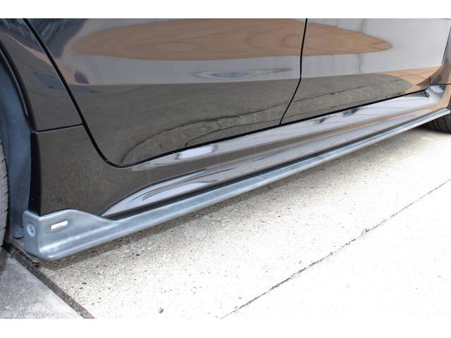 「ＳＴＩサイドアンダースポイラー」もオプション装着、、フロントからボディサイドを流れる空気を整流し、走行安定性を高める空力パーツ、リヤサイドに向ける空気の流れを整えます