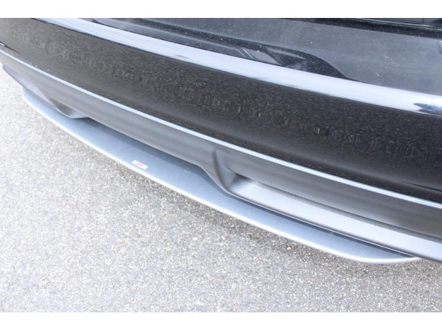 「ＳＴＩリヤアンダースポイラー」もオプション装着、、下部にバーチカルフィンを備え、フロントからリヤにかけて空気の流れを整流し前後の空力バランスを最適化するエアロパーツです