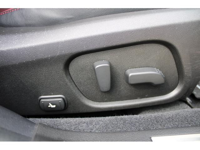 「運転席１０ＷＡＹ電動パワーシート」をＳＴＩスポーツは標準装備、ランバーサポート（腰部）の調整もできます、より身体にフィットしたポジショニングで、ロングドライブでも疲れにくいと思います