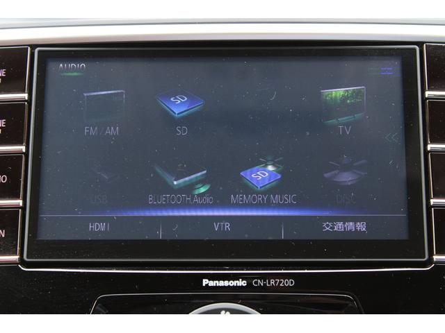 ナビのオーディオ機能はラジオやＴＶはもちろん、ＣＤ／ＤＶＤ、ＳＤ、やＢｌｕｅｔｏｏｔｈ接続など様々な媒体を再生可能です、ＶＴＲ用の４極ミニジャックＡＵＸ入力ケーブルもアームレスト部に装着されています