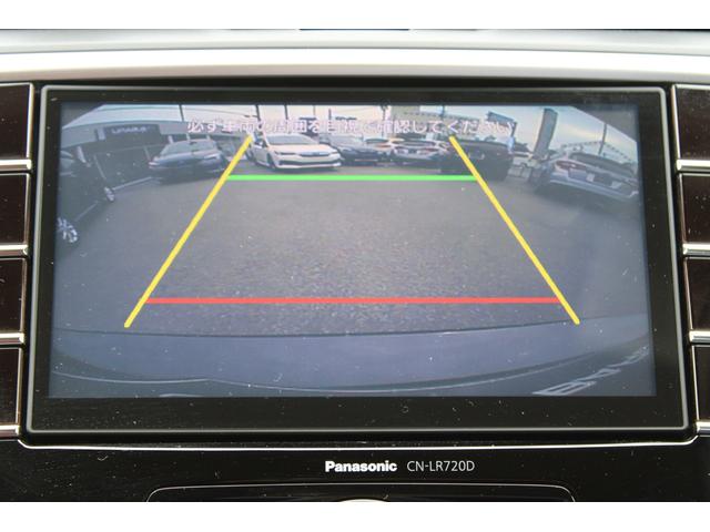 こちらはバックカメラの映した画像、カメラには曇りなどもなくクリアな状態です