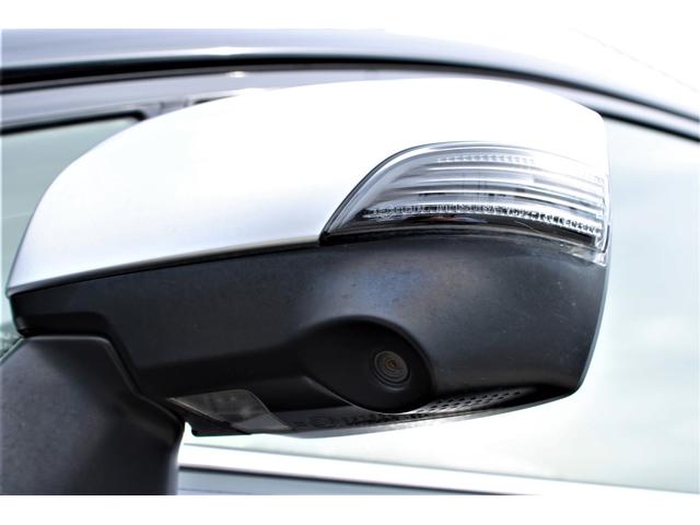 「サイドビューカメラ」もＳＴＩスポーツは標準装備、運転席から見えづらい車体の左前下方もディスプレイで確認できます