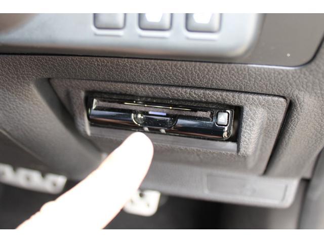 「ＥＴＣ２．０」もオプション装着、高速道路の渋滞情報や道路状況など受信してナビ画面や音声でアナウンスしてくれます