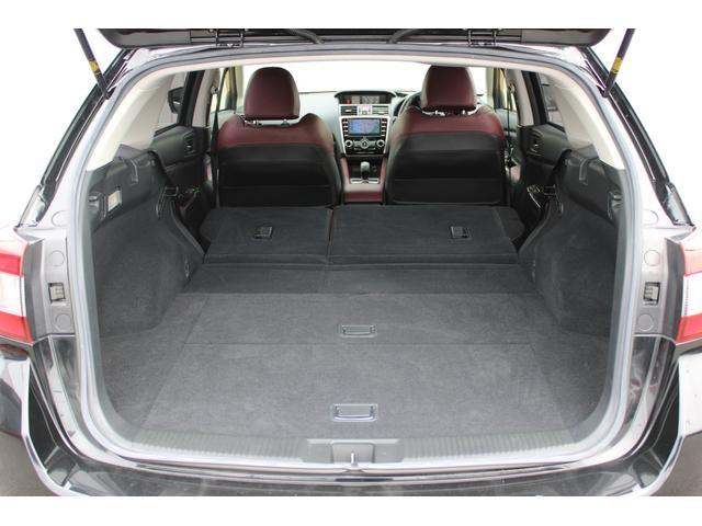 後席シートバックを前倒しすると１９０ｃｍくらいの長さの大きな荷物も載せられます