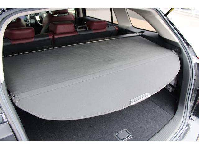 「トノカバー」も標準装備、外から荷物を見えないようにしてくれたり、夏場の直射日光を遮り荷物の温度を抑えてもくれます