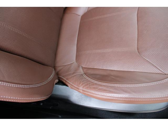 フォレスター アドバイス　ブラウン革内装　フロントカメラ　電動リヤゲート　電動シート・キーレスアクセス＆プッシュスタート・ＬＥＤヘッド＆フォグライト・サイドカメラ・シート＆ステアリングヒーター・リヤコーナーセンサー・後側方警戒支援システム＆アダプティブドライビングビーム（12枚目）