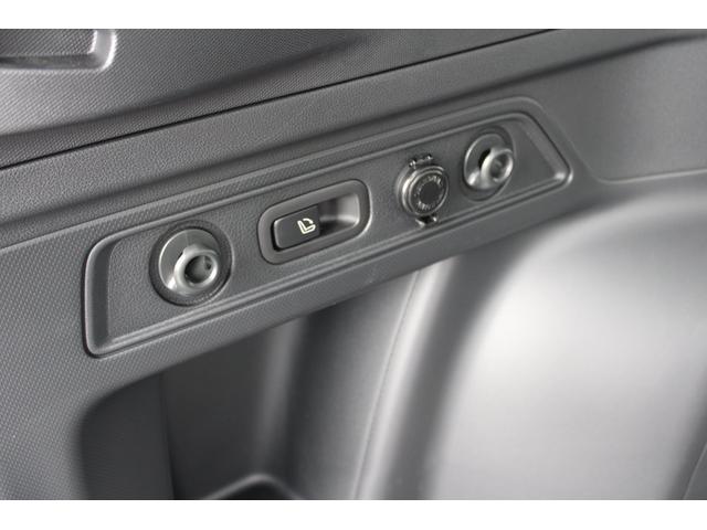 ���Q�b�W�̃T�C�h���ɉו��̌Œ�⏬���݂̒艺���A���[�v��ʂ����肷��̂ɕ֗��ȁu���Q�b�W�t�b�N�v��A�u�d���\�P�b�g�v�u�����^�b�`�t�H�[���f�B���O�X�C�b�`�v������܂�