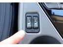 「運転席＆助手席シートヒーター」をオプション装備、エンジンが冷えていてもシートはすぐに温かくなってくれます、冬の寒い朝など嬉しい装備です