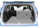 後席シートバックは６：４の分割可倒式、３名乗車の際にはシートバックを片側倒して長物の搭載などもできます