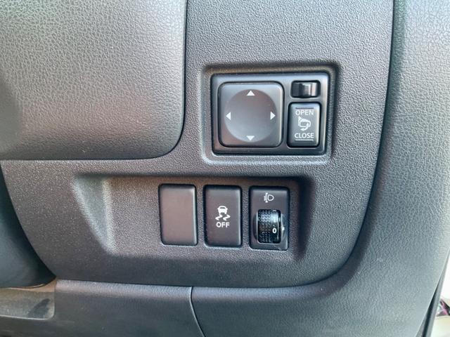 運転席右側に各種スイッチが集約されています！！