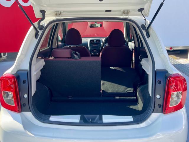 ６：４に分割が出来き使い勝手が良いリヤーシートになっています。