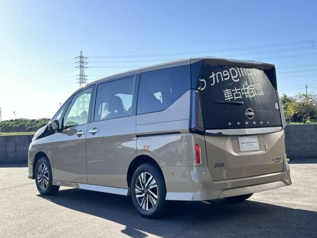 セレナ ｅ－４ＯＲＣＥ　ハイウェイスターＶ　当社社有車　純正ナビ　地デジフルセグ　全周囲モニターハンズフリー両席オートスライドドア　プロパイロット　ハンドル＆シートヒーター　ＵＳＢ＆タイプＣ電源　Ｂｌｕｅｔｏｏｔｈ対応　ＬＥＤヘッドランプ（3枚目）