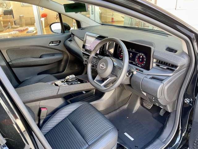 オーラ Ｇ　レザーエディション　当社社有車　本革シート　純正９インチメモリーナビ（Ｂｌｕｅｔｏｏｔｈ接続・フルセグＴＶ・ＨＤＭＩ入力対応）　アラウンドビューモニター　スマートルームミラー　ブレーキオートホールド　ＬＥＤヘッドライト（10枚目）