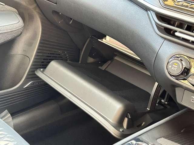 オーラ １．２　Ｇ　レザーエディション　雹害車　メーカーナビ　地デジフルセグ（16枚目）