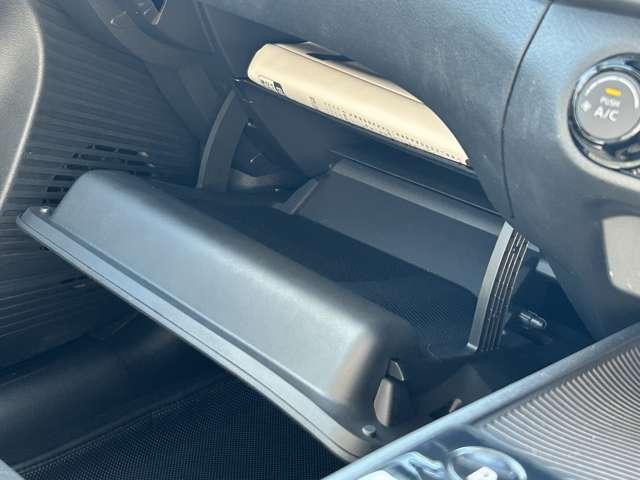 ノート Ｘ　当社社有車　禁煙車　純正ナビ　地デジフルセグ　エマージェンシーブレーキ　Ｂｌｕｅｔｏｏｔｈ対応　タイプＣ電源（12枚目）