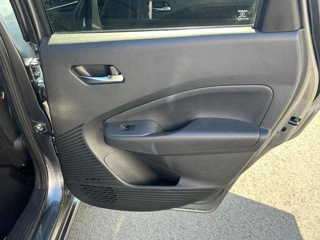 ノート Ｘ　当社社有車　禁煙車　純正ナビ　地デジフルセグ　エマージェンシーブレーキ　Ｂｌｕｅｔｏｏｔｈ対応　タイプＣ電源（19枚目）