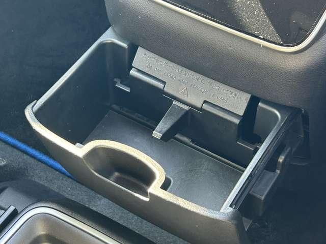 セレナ 1.2 e-POWER ハイウェイスター V 禁煙車 純正ナビ 地デジフルセグ(13枚目)