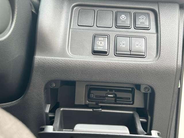 セレナ 2.0 ハイウェイスター V 禁煙車 純正ナビ 地デジフルセグ(14枚目)