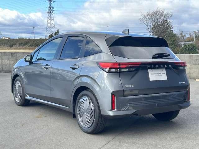 ノート 1.2 X 社有車 禁煙車 純正ナビ 地デジフルセグ(3枚目)