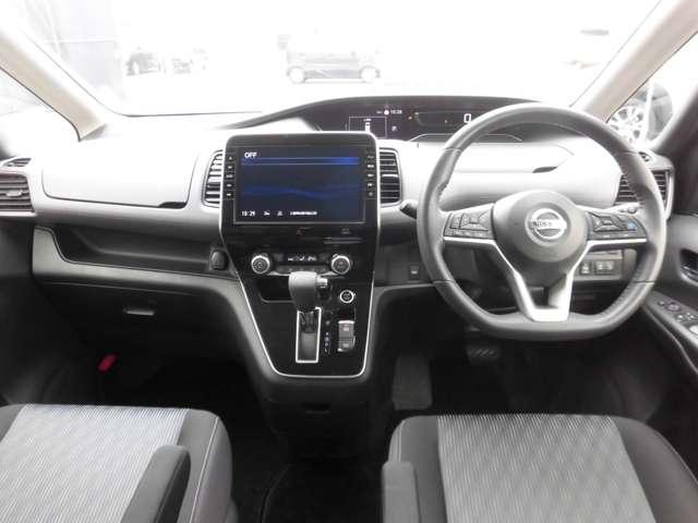 セレナ ハイウェイスターＶ　メモリーナビ　プロパイロット　アラウンドビューモニター　ドライブレコーダー　ＥＴＣ　シートヒーター　インテリジェントルームミラー　両側オートスライドドア（4枚目）