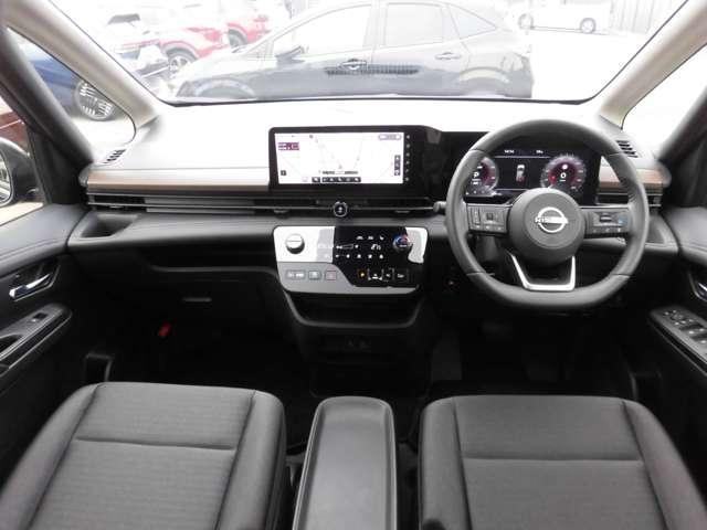 セレナ ｅ－４ＯＲＣＥ　ハイウェイスターＶ　当社社有車　店頭販売限定　メーカーナビ　プロパイロット　シートヒーター　フルセグ　ブルートゥースオーディオ　ドライブレコーダー　ＥＴＣ（4枚目）