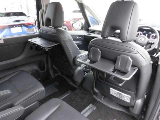 セレナ ｅ－４ＯＲＣＥ　ハイウェイスターＶ　当社社有車　店頭販売限定　メーカーナビ　プロパイロット　シートヒーター　フルセグ　ブルートゥースオーディオ　ドライブレコーダー　ＥＴＣ（15枚目）