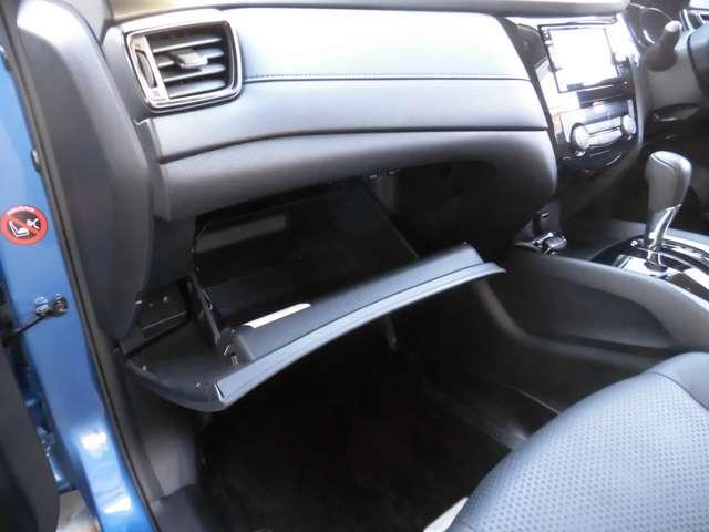 エクストレイル ２．０　２０Ｘ　２列車　４ＷＤ　メモリーナビ　全周囲カメラ（13枚目）