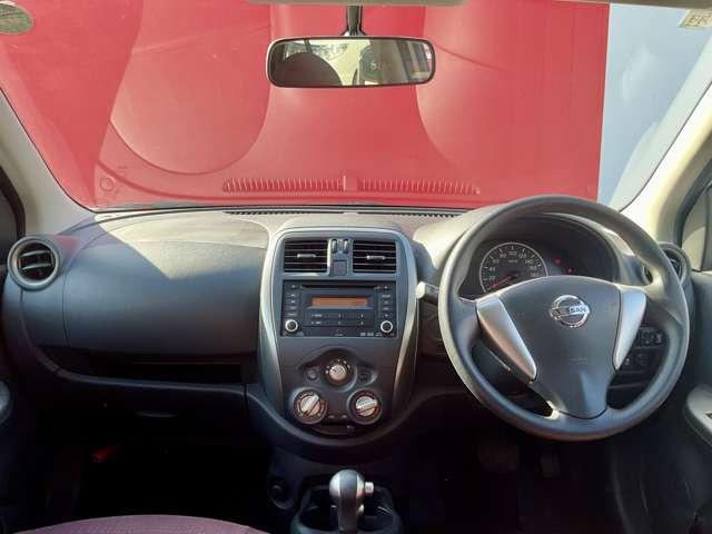 マーチ S プラムインテリア CD再生機能付きAM・FMチューナー キーレスエントリー マニュアルエアコン ハロゲンヘッドライト(4枚目)