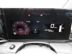 スピードメーターはデジタルでセンターにモニターがあり車両情報の画像が映し出されます。 5