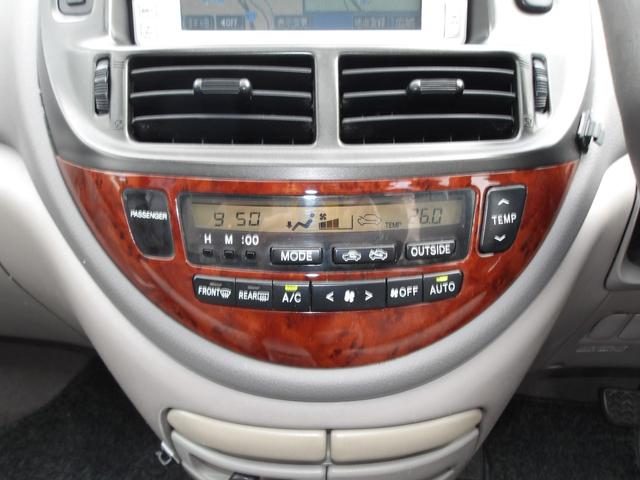 エスティマＬ Ｇ　ツインムーンルーフ　Ｖ６／３０００　回転シート　８人乗　ナビ／ＡＭ／ＦＭ／ＣＤチューナー　ＥＴＣ　ＵＶ＆プライバシーガラス　Ｗエアコン　キーレス　ウッドコンビハンドル　チルトステアリング　アームレスト（6枚目）