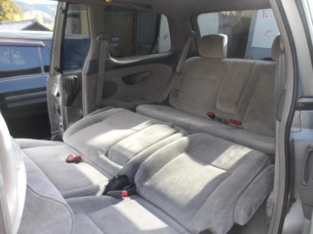 エスティマＬ Ｇ　ツインムーンルーフ　Ｖ６／３０００　回転シート　８人乗　ナビ／ＡＭ／ＦＭ／ＣＤチューナー　ＥＴＣ　ＵＶ＆プライバシーガラス　Ｗエアコン　キーレス　ウッドコンビハンドル　チルトステアリング　アームレスト（20枚目）