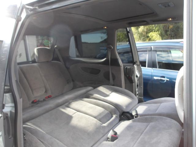 エスティマＬ Ｇ　ツインムーンルーフ　Ｖ６／３０００　回転シート　８人乗　ナビ／ＡＭ／ＦＭ／ＣＤチューナー　ＥＴＣ　ＵＶ＆プライバシーガラス　Ｗエアコン　キーレス　ウッドコンビハンドル　チルトステアリング　アームレスト（21枚目）