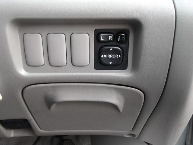 エスティマＬ Ｇ　ツインムーンルーフ　Ｖ６／３０００　回転シート　８人乗　ナビ／ＡＭ／ＦＭ／ＣＤチューナー　ＥＴＣ　ＵＶ＆プライバシーガラス　Ｗエアコン　キーレス　ウッドコンビハンドル　チルトステアリング　アームレスト（33枚目）