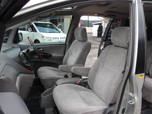 エスティマＬ Ｇ　ツインムーンルーフ　Ｖ６／３０００　回転シート　８人乗　ナビ／ＡＭ／ＦＭ／ＣＤチューナー　ＥＴＣ　ＵＶ＆プライバシーガラス　Ｗエアコン　キーレス　ウッドコンビハンドル　チルトステアリング　アームレスト（41枚目）