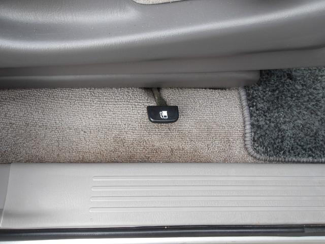 エスティマＬ Ｇ　ツインムーンルーフ　Ｖ６／３０００　回転シート　８人乗　ナビ／ＡＭ／ＦＭ／ＣＤチューナー　ＥＴＣ　ＵＶ＆プライバシーガラス　Ｗエアコン　キーレス　ウッドコンビハンドル　チルトステアリング　アームレスト（50枚目）