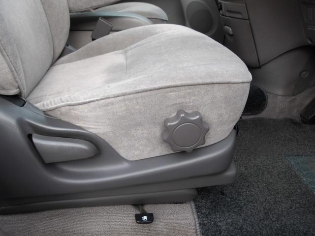 エスティマＬ Ｇ　ツインムーンルーフ　Ｖ６／３０００　回転シート　８人乗　ナビ／ＡＭ／ＦＭ／ＣＤチューナー　ＥＴＣ　ＵＶ＆プライバシーガラス　Ｗエアコン　キーレス　ウッドコンビハンドル　チルトステアリング　アームレスト（51枚目）