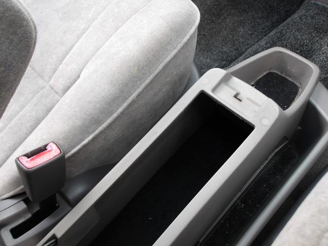 エスティマＬ Ｇ　ツインムーンルーフ　Ｖ６／３０００　回転シート　８人乗　ナビ／ＡＭ／ＦＭ／ＣＤチューナー　ＥＴＣ　ＵＶ＆プライバシーガラス　Ｗエアコン　キーレス　ウッドコンビハンドル　チルトステアリング　アームレスト（55枚目）