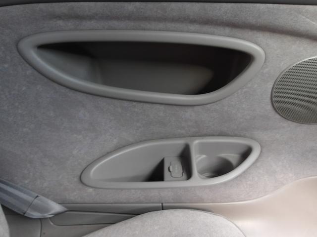 エスティマＬ Ｇ　ツインムーンルーフ　Ｖ６／３０００　回転シート　８人乗　ナビ／ＡＭ／ＦＭ／ＣＤチューナー　ＥＴＣ　ＵＶ＆プライバシーガラス　Ｗエアコン　キーレス　ウッドコンビハンドル　チルトステアリング　アームレスト（59枚目）