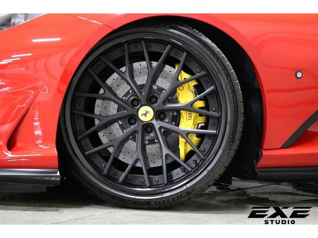 ８１２ＧＴＳ 　ＰＯＷＥＲＣＲＡＦＴフロントパイプ＆Ｘチューブ　ＨＹＰＥＲＦＯＲＧＥＤ２１／２２インチホイール　ＮＯＶＩＴＥＣリアスポイラーリップ＆スポーツスプリング　イエローキャリパー　ヘッドレスト跳馬刺繍（5枚目）