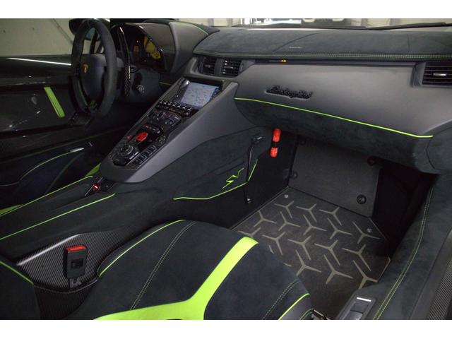 アヴェンタドール SV LP750-4 鍛造Dianthus光沢黒20/21インチホイール リアエアーインテークマットカーボン インテリアカーボンパッケージ スポーツバケットシート マルチファンクションステアリング(11枚目)