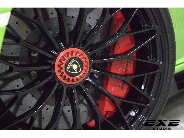 アヴェンタドール SV LP750-4 鍛造Dianthus光沢黒20/21インチホイール リアエアーインテークマットカーボン インテリアカーボンパッケージ スポーツバケットシート マルチファンクションステアリング(14枚目)