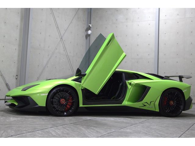 アヴェンタドール SV LP750-4 鍛造Dianthus光沢黒20/21インチホイール リアエアーインテークマットカーボン インテリアカーボンパッケージ スポーツバケットシート マルチファンクションステアリング(20枚目)