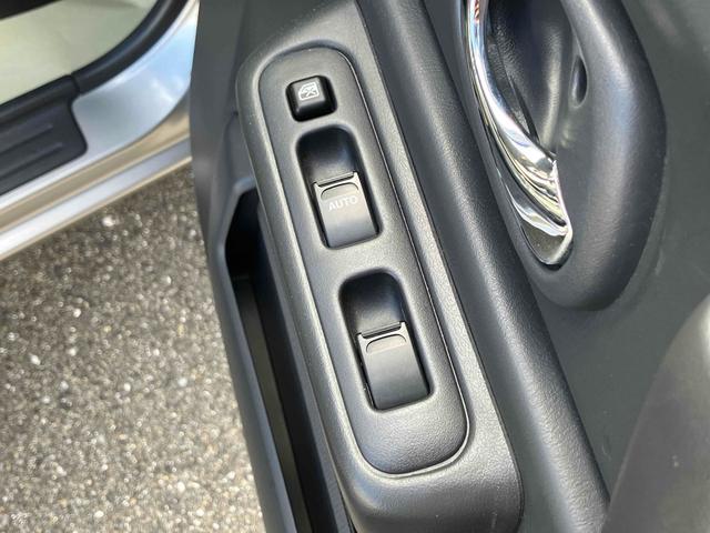 ジムニー ランドベンチャー　４ＷＤ　ＥＴＣ　ナビ　ＴＶ　キーレスエントリー　電動格納ミラー　シートヒーター　ＡＴ　ＡＢＳ　ＣＤ　ＵＳＢ　ミュージックプレイヤー接続可　アルミホイール　衝突安全ボディ　エアコン　パワーウィンドウ（11枚目）