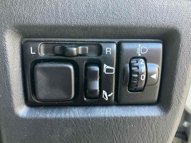 ジムニー ランドベンチャー　４ＷＤ　ＥＴＣ　ナビ　ＴＶ　キーレスエントリー　電動格納ミラー　シートヒーター　ＡＴ　ＡＢＳ　ＣＤ　ＵＳＢ　ミュージックプレイヤー接続可　アルミホイール　衝突安全ボディ　エアコン　パワーウィンドウ（23枚目）