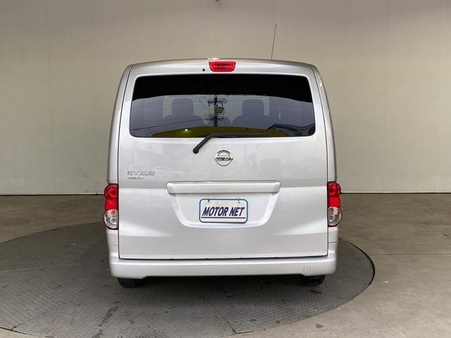 ＮＶ２００バネットワゴン １６Ｘ－２Ｒ　エアコン　フロントフォグ　ＣＤ／ＤＶＤ再生　バックカメラ　キーレス　純正フロアマット　両側スライドドア（14枚目）