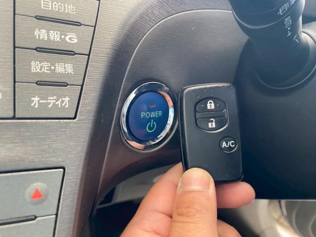 プリウスＰＨＶ Ｇ　純正ナビ　障害物センサー　電動シート　ハーフレザーシート　シートヒーター　オートクルコン　バックカメラ　オートライト　ＨＩＤライト　純正アルミ　プッシュスタート（19枚目）