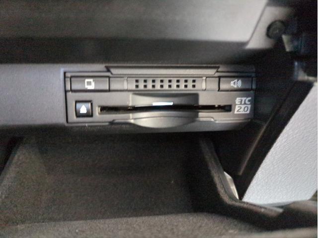 ＲＸ ＲＸ２００ｔ　衝突軽減装置　追従クルコン　純正ナビ　電動リアゲート　ＥＴＣ２．０　レーンアシスト　バック・サイドカメラ　電動シート　ハーフレザーシート　ＬＥＤライト　ターボ　ＢＴオーディオ　ＵＳＢ接続　純正アルミ（17枚目）