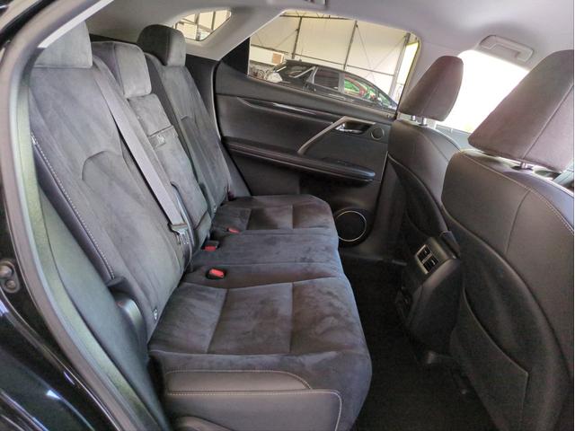 ＲＸ ＲＸ２００ｔ　衝突軽減装置　追従クルコン　純正ナビ　電動リアゲート　ＥＴＣ２．０　レーンアシスト　バック・サイドカメラ　電動シート　ハーフレザーシート　ＬＥＤライト　ターボ　ＢＴオーディオ　ＵＳＢ接続　純正アルミ（26枚目）