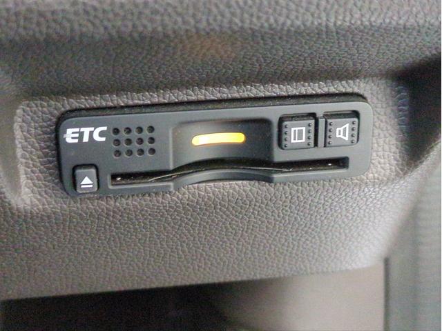 フリード Ｇ・ホンダセンシング　後席モニター　衝突軽減装置　両側電動スライド　追従クルコン　レーンアシスト　車線逸脱警報　バックカメラ　ＢＴオーディオ　ＣＤ・ＤＶＤ再生　純正ナビ　６人乗り　ＥＴＣ　アイドリングストップ　Ｐスタート（17枚目）